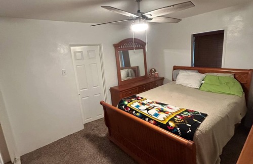 Albuquerque House | Nice 2-bedroom house with WiFi in Albuquerque