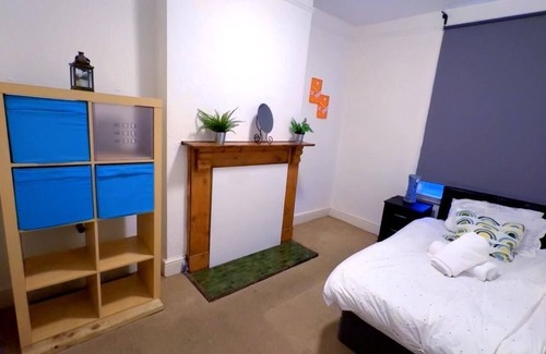 Walsall Apartment | Nice 3 Bed Apartment in Central Walsall