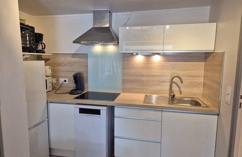 Les Ayguades House | NICE 3-BEDROOM HOUSE between the pond and the sea Pets welcome
