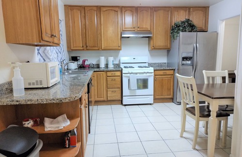 Richmond House | Nice 4br/3bath house unit walk to Del Norte BART