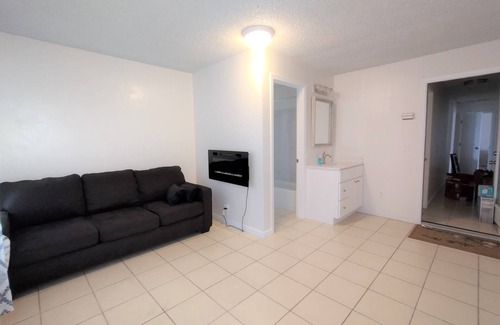 Richmond House | Nice 4br/3bath house unit walk to Del Norte BART