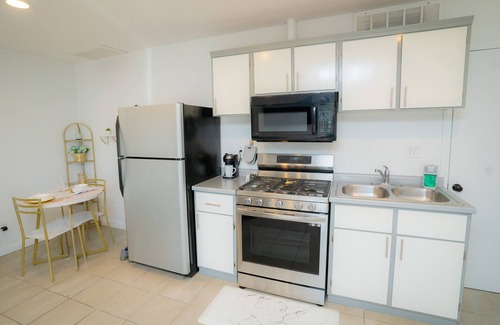 Northridge Apartment | NICE AND CLEAN SINGLE