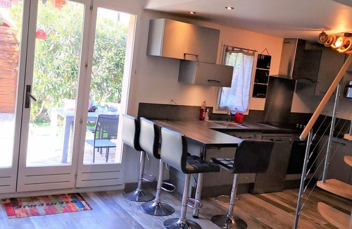 Bastide Giraud House | Nice and cosy 3 room apartment planted with tress and pool