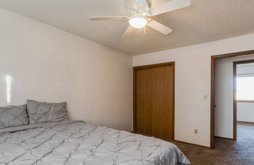 Iowa City Condo | Nice and cozy 2 bedroom 1 bathroom condo near downtown Iowa City!