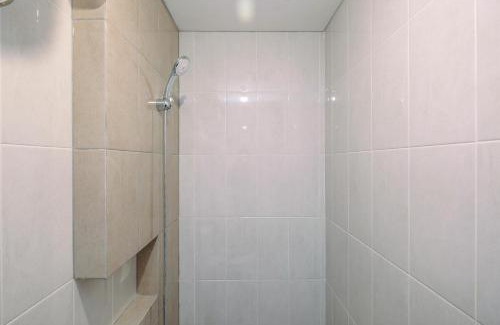 Bogor Selatan Apartment | Nice and Elegant 1BR at Royal Heights Apartment By Travelio