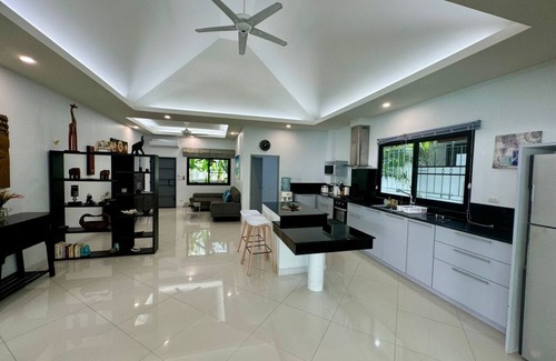 Ban Saiyuan Villa | Nice and Vibrant Private Pool 2BR Rawai