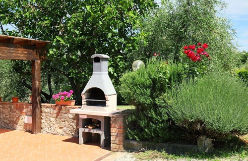 Guistrigona Villa | Nice apartment in villa for 5 people with WIFI, TV, patio, pets allowed and parking