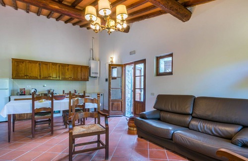 Castellina in Chianti Villa | Nice apartment in villa for 4 people with WIFI, A/C, pool, TV, patio and panoramic view