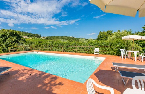Castellina in Chianti Villa | Nice apartment in villa for 4 people with WIFI, A/C, pool, TV, patio and panoramic view