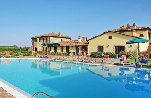 Rigutini Apartment | Nice apartment for 2 people with A/C, pool, WIFI, TV, patio and pets allowed