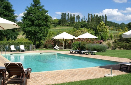 Montone House | Nice apartment with pool and beautiful garden