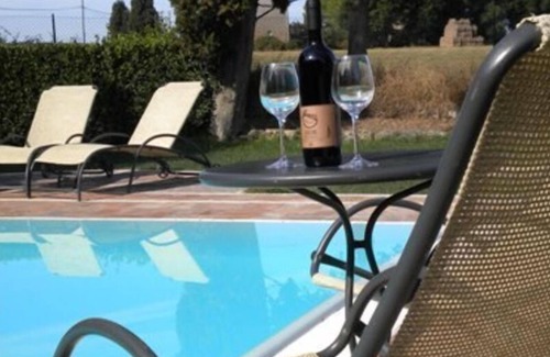 Colle di Val d'Elsa House | Nice apartment in villa for 2 guests with pool, TV, patio and pets allowed