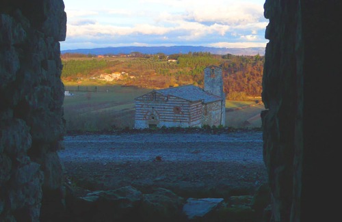 Colle di Val d'Elsa Villa | Nice apartment in villa with pool, A/C, WIFI, TV, patio and panoramic view, close to San Gimignano
