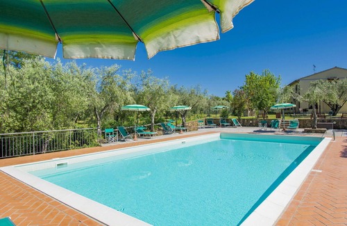 Casale Marittimo Apartment | Nice apartment for 6 people with pool, WIFI, TV, patio and pets allowed