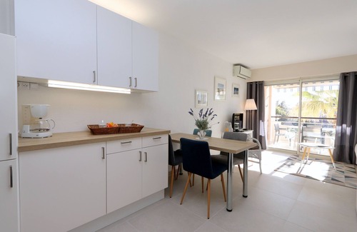 Saint-Raphael Apartment | Nice apartment 3 * by the sea, air conditioning, Wifi, swimming pool, parking