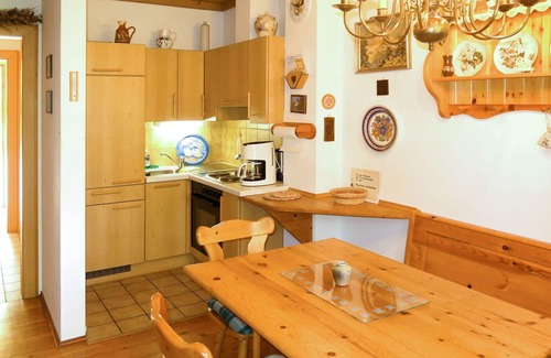 Treffen Villa | Nice apartment in villa for 4 guests with WIFI, TV, terrace and pets allowed