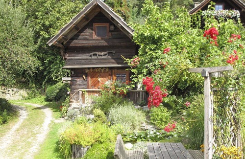 Treffen Villa | Nice apartment in villa for 4 guests with WIFI, TV, terrace and pets allowed