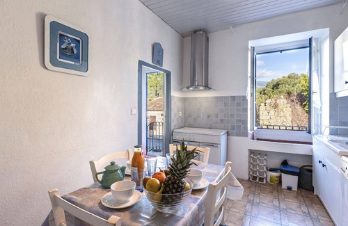 Porto-Vecchio Apartment | Nice apartment for 5 guests with WIFI, TV, balcony and pets allowed