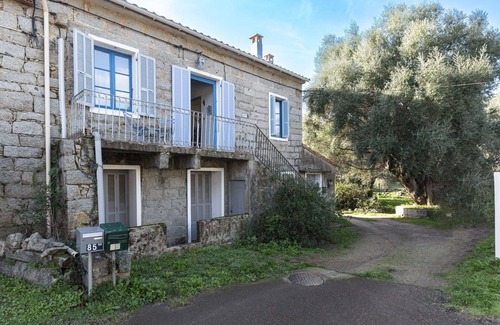 Porto-Vecchio Apartment | Nice apartment for 5 guests with WIFI, TV, balcony and pets allowed