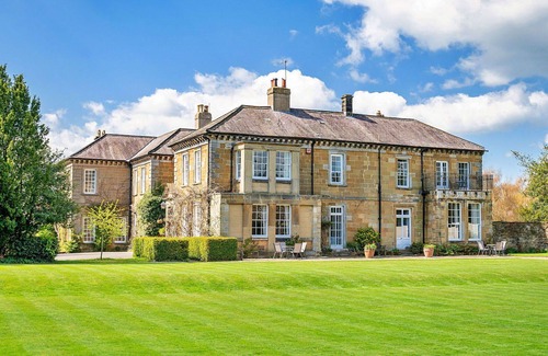 Thirsk Apartment | Nice apartment for 4 guests with WIFI, pool, hot tub and terrace
