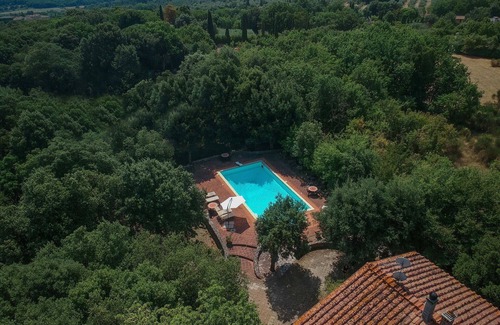 Monteriggioni Apartment | Nice apartment for 4 guests with WIFI, pool, TV and veranda, close to Siena