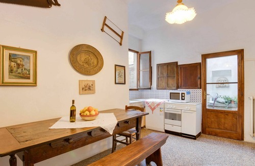 San Gimignano City Centre Apartment | Nice apartment for 6 guests with terrace