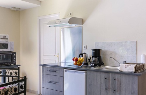 Plougonvelin Apartment | Nice apartment for 2 guests with WIFI, TV, patio and pets allowed