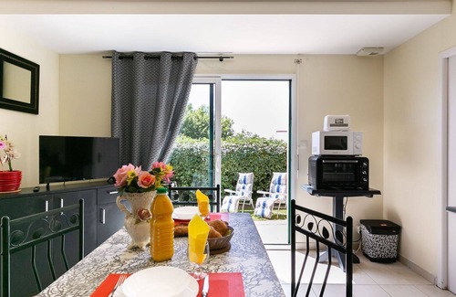 Plougonvelin Apartment | Nice apartment for 2 guests with WIFI, TV, patio and pets allowed