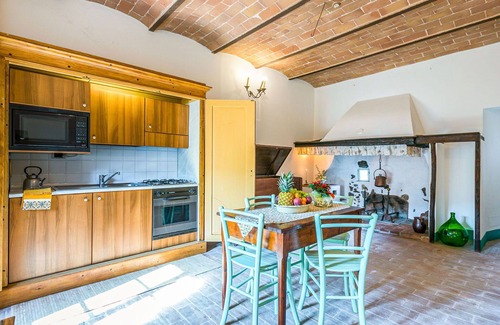 Stigliano Apartment | Nice apartment for 10 guests with WIFI, TV, patio, pets allowed and panoramic view