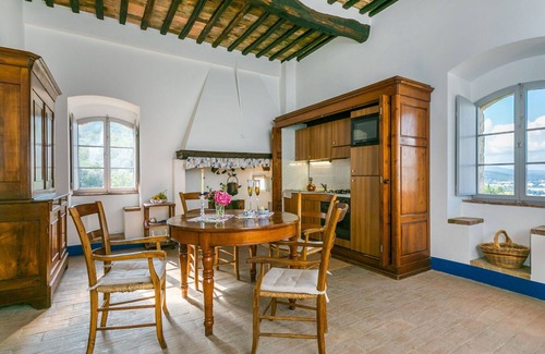 Stigliano Apartment | Nice apartment for 10 guests with WIFI, TV, patio, pets allowed and panoramic view