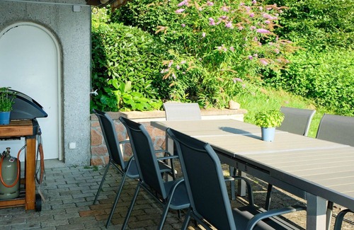 Spiez Apartment | Nice apartment for 12 guests with WIFI, TV, balcony and pets allowed