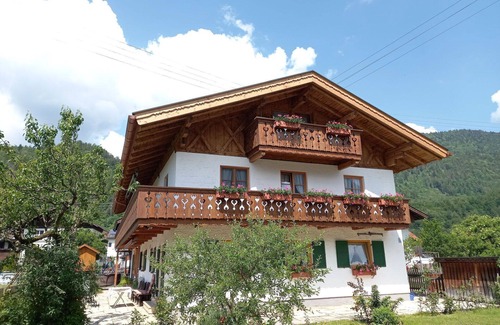 Farchant Apartment | Nice apartment for 2 guests with WIFI, TV and terrace