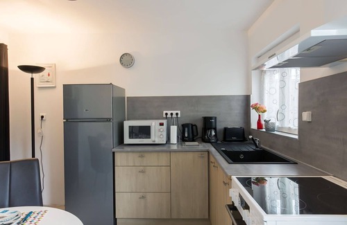 Locquirec Apartment | Nice apartment for 2 guests with WIFI, TV, terrace and pets allowed