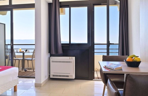 Ajaccio Apartment | Nice apartment for 2 guests with pool, WIFI, A/C, TV, terrace and pets allowed