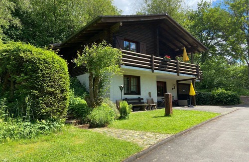 Schoenecken Apartment | Nice apartment for 2 people with WIFI, TV, patio and pets allowed