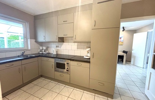 Oostkapelle Apartment | Nice apartment for 20 guests with WIFI, TV and terrace