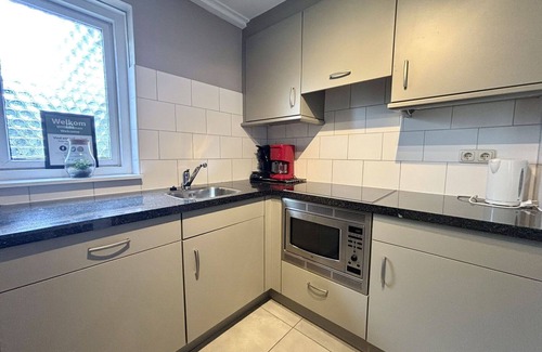 Oostkapelle Apartment | Nice apartment for 20 guests with WIFI, TV and terrace