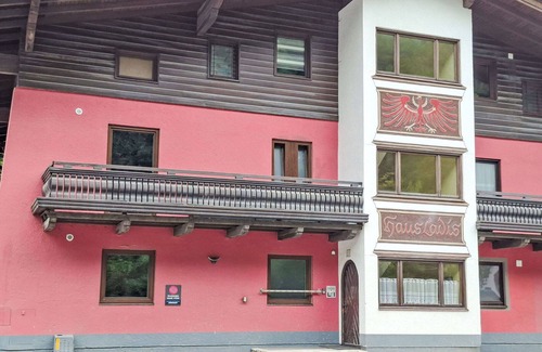 Saalbach-Hinterglemm Apartment | Nice apartment for 4 guests with WIFI, TV and balcony