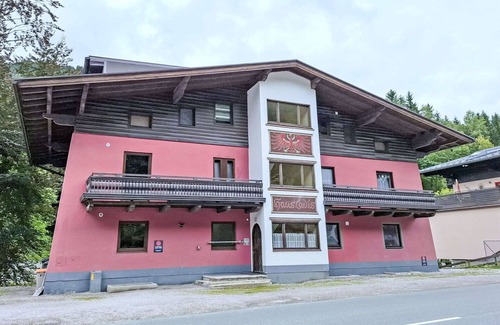 Saalbach-Hinterglemm Apartment | Nice apartment for 4 guests with WIFI, TV and balcony