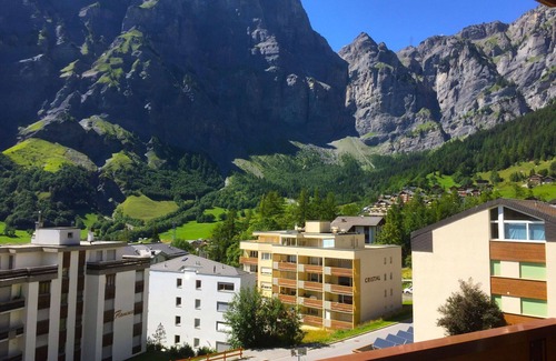 Leukerbad Apartment | Nice apartment for 4 people with WIFI, hot tub, TV and balcony