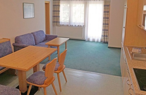 Pettneu am Arlberg Apartment | Nice apartment for 4 guests with WIFI, TV, terrace and parking