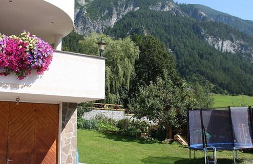 Pettneu am Arlberg Apartment | Nice apartment for 4 guests with WIFI, TV, patio and parking