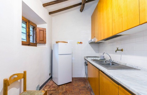 Pescia Apartment | Nice apartment for 4 guests with pool, WIFI, TV, patio and pets allowed