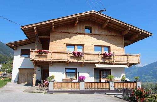 Fuegenberg Apartment | Nice apartment for 4 guests with WIFI, TV, terrace and panoramic view