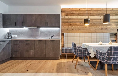 Soelden Apartment | Nice apartment for 4 guests with WIFI, TV, balcony, pets allowed and parking