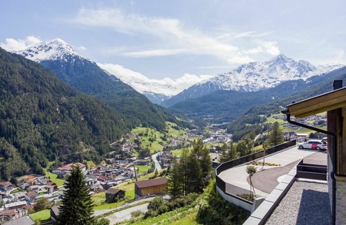Soelden Apartment | Nice apartment for 4 guests with WIFI, TV, balcony, pets allowed and parking