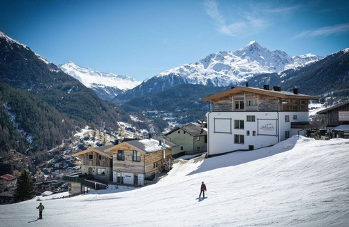 Soelden Apartment | Nice apartment for 4 guests with WIFI, TV, balcony, pets allowed and parking