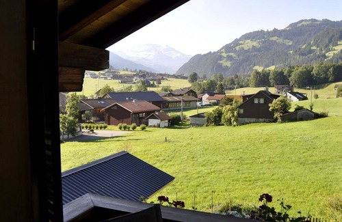 Oeschseite Apartment | Nice apartment for 4 guests with WIFI, TV and balcony