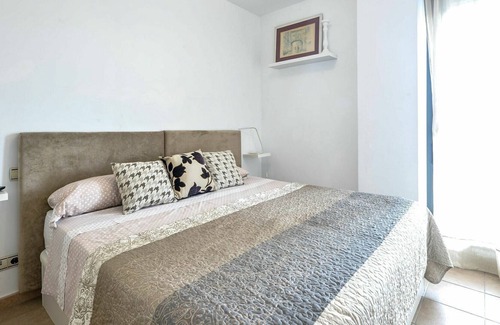 La Cala de Mijas Apartment | Nice apartment for 4 guests with WIFI, A/C, pool, TV, terrace, pets allowed and parking