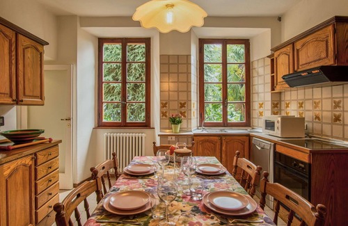 Tavernerio Apartment | Nice apartment for 4 people with WIFI, TV, patio and pets allowed